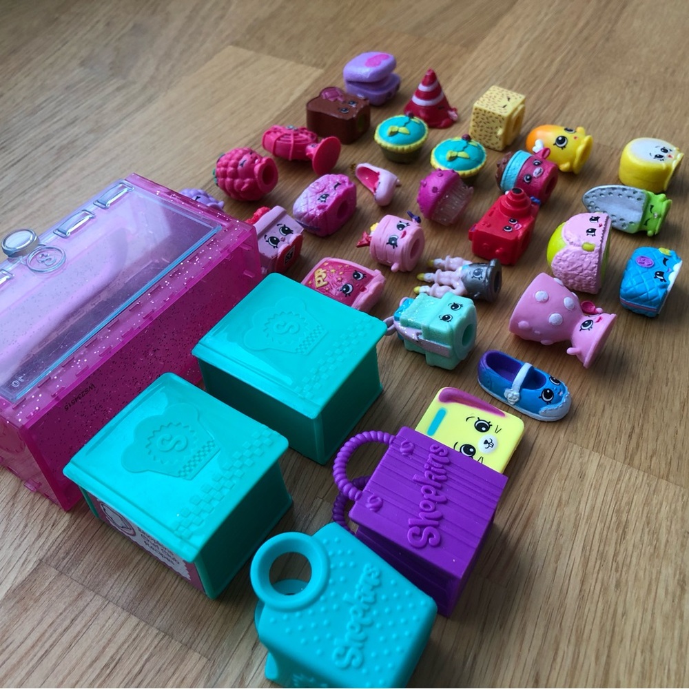 Big lot of SHOPKINS toys - berries, shoes & more
